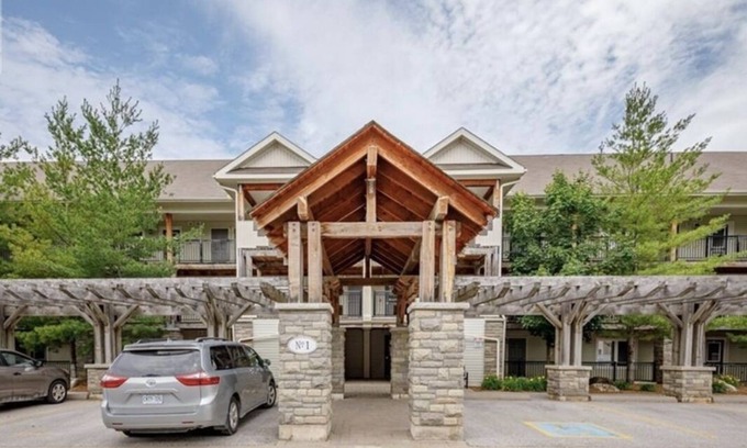 Collingwood Condo | Easy living condo in Collingwood, heated all season salt water pool!