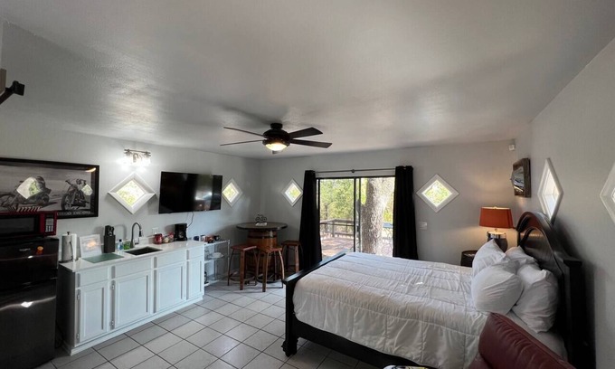 Medicine Park Cabin | Easy Rider Cabin -Boat/Trailer prkg, Pet ok w/fee