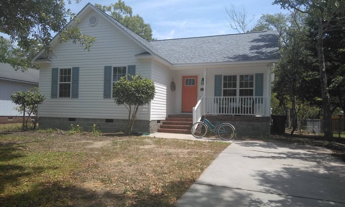 Tranquil Harbour House | Easy Walk to Beach, Concerts, Publix, Splash Pad, Market.nBikes, Carts, & Chairs