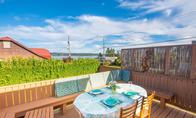 Campbell River House | Ebb and Flow Inn