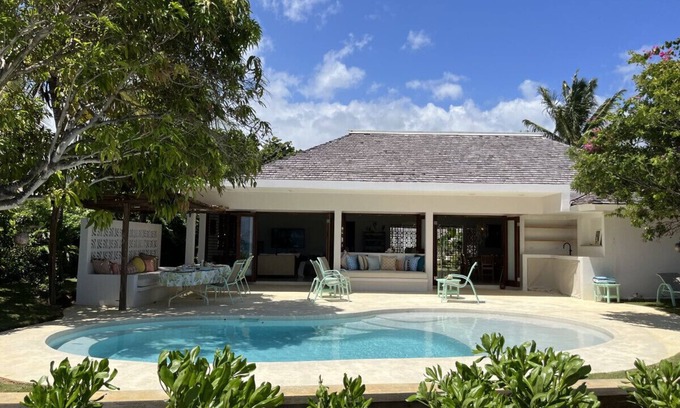 Silver Sands Villa | Ebb Tide, Elegant Villa by the Sea. Modern Design, Panoramic Views. Private Pool