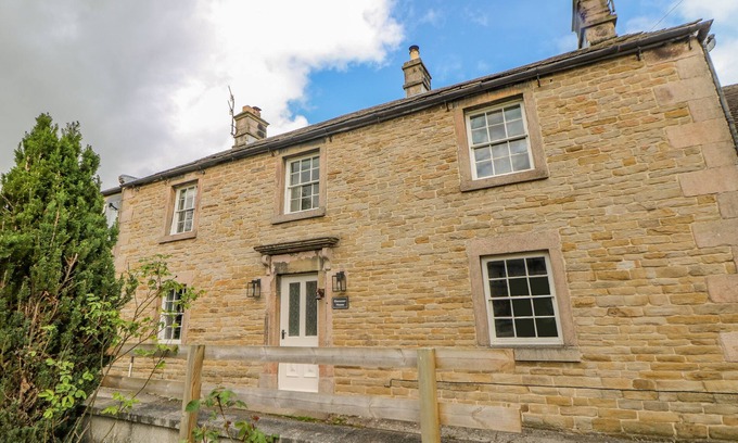 Hope Valley Cottage | EBENEZER HOUSE, pet friendly, character holiday cottage in Hope