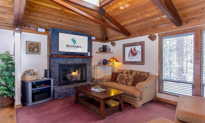 Deer Park House | EBUT10 - Mountain Retreat w/2 Suites!, A/C, Cornhole