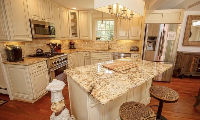 Wilmington House | Echo Hill- Sleeps 12, Minutes to Mt Snow