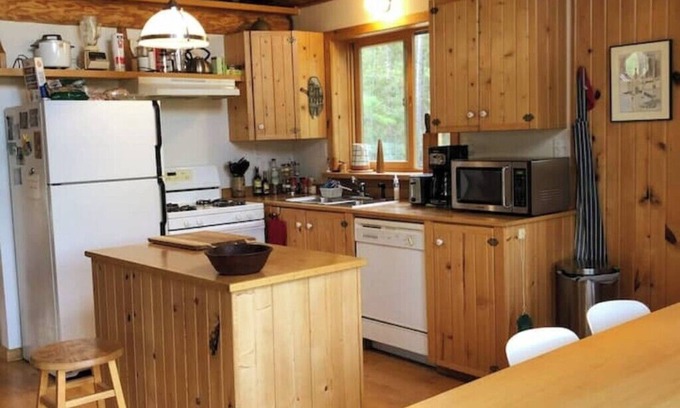 Ely Cabin | Echo Trail Family Cabin - Great Skiing & Hiking