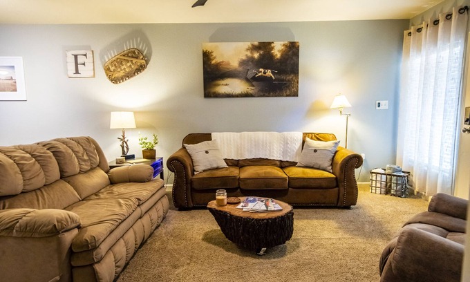 Elm Mott House | Echt Farmhouse - 12 min from Baylor & Magnolia Market Silos