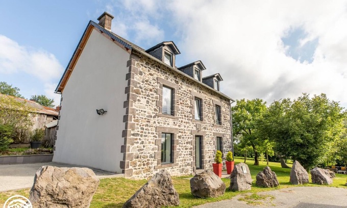 Charbonnieres-les-Varennes House | Eclats de Lave - Charbonnieres LES Varennes