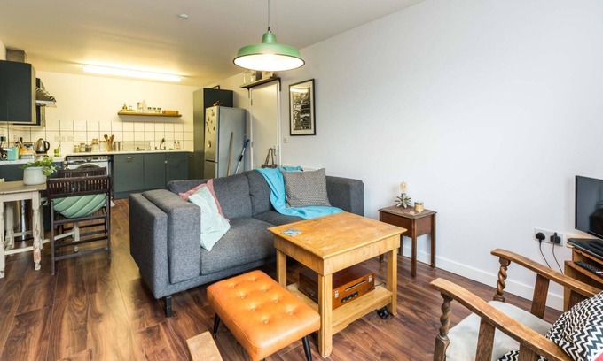 Higham Hill Apartment | Eclectic 1BD Flat Walthamstow