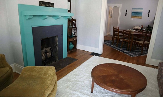 Dayton House | Eclectic 3 bedroom close to downtown