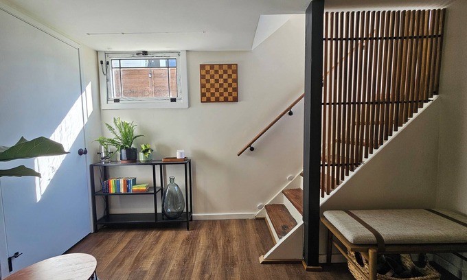 Auburn House | Eclectic Artist Flat: Great midpoint between Seattle, Tacoma, and National Parks