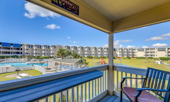 Morehead City Condo | Eclectic Atlantic Beach Condo w/Amenity Access!