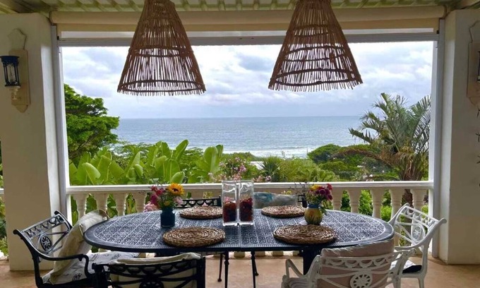 Kingsborough House | Eclectic Beach House 👙