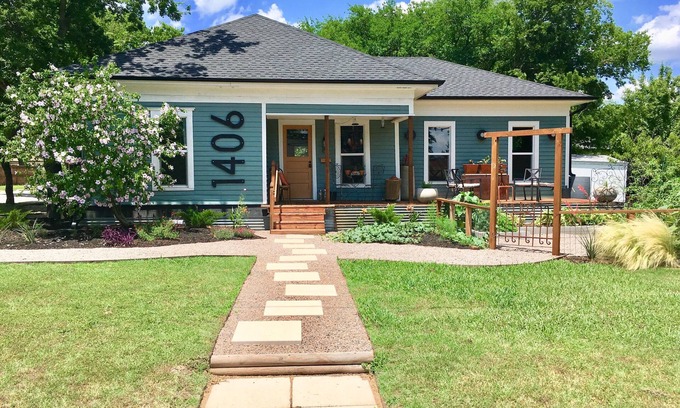 McKinney House | Eclectic Bungalow Near Historic Downtown