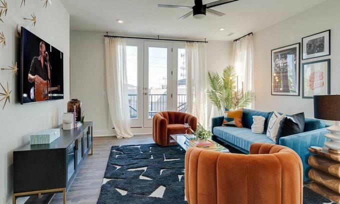 Whitebridge House | Eclectic Charm 5623 & 5625- Sleeps 18