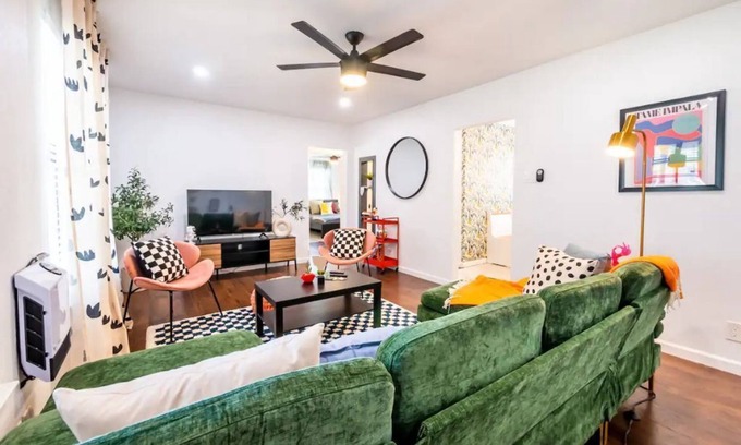 Monte Vista Apartment | Eclectic Chic 2 Bed Free Parking Fast WIFI!