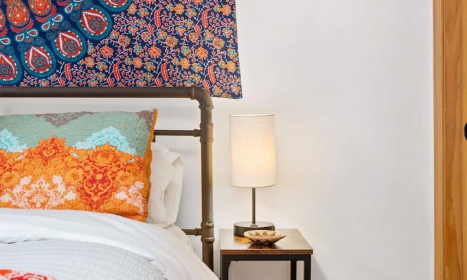 Southside House | Eclectic Condo 5-min to Meow Wolf