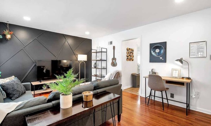 Wichita House | Eclectic Escape - Cute and Cozy - King