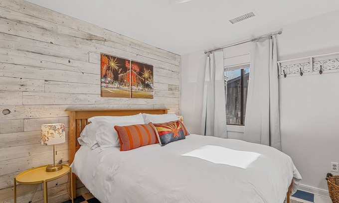 Southside House | Eclectic & Fun Lumberyard Urban Cabin #3, in downtown near NAU