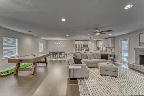 Carrollwood House | Eclectic Oasis- Pool - Air Hockey - Lake View