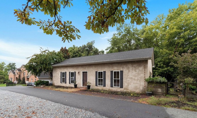 Bolivar House | Eclectic & Romantic - Walk to Historic Downtown Harpers Ferry