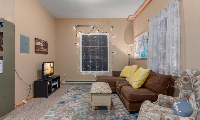 Pepin Condo | Eclipse Condo - Beautiful 2 Bedroom Stay by Beach