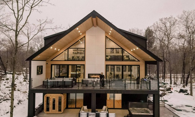 Severn Ski Chalet | Eco Bay Chalet Year Round Group Stay in Muskoka