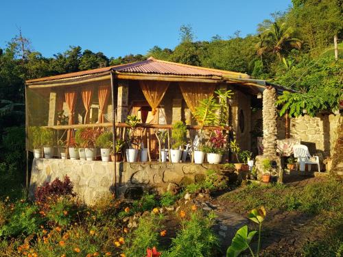 Mahinog House | Eco Farm Romantic Stone House with STARLINK internet 700 meters above sea level