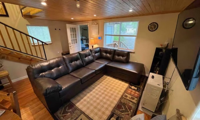 Knik-Fairview Cabin | ECO Forest Cabin Families and Pets Welcome
