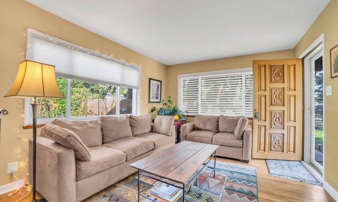 Athmar Park House | Eco-Friendly 2BR Bungalow w/Garden Oasis+ Office space