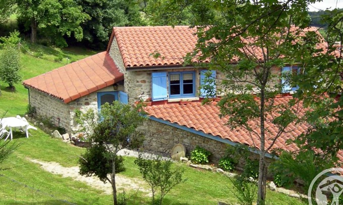 Chalmazel-Jeansagniere Cottage | Eco-Friendly Cottage 10 min from Skiing with Wi-Fi in Peaceful Setting