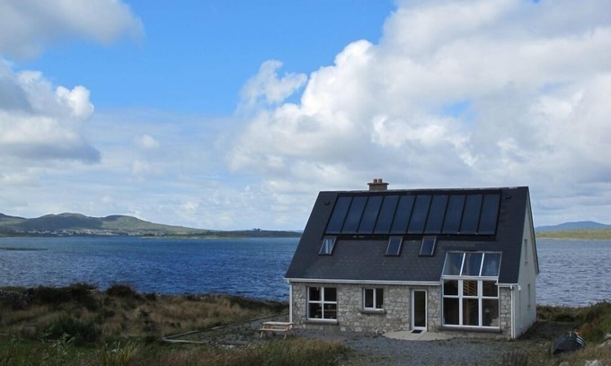 Letterard House | Eco-friendly house beside the sea in the wildness and solitude of Connemara