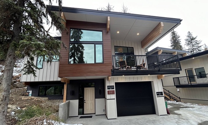 Rossland House | Eco-Luxury Mountain House at Red Mountain