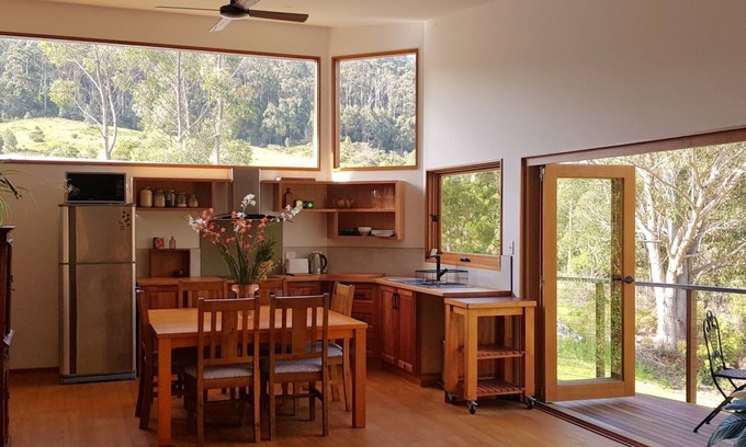 Nubeena House | Eco Retreat - Freycinet Holiday Houses