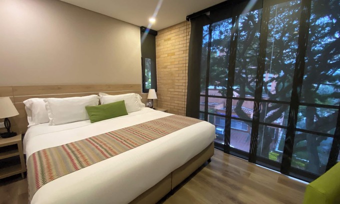 Las Lomas I Hotel | EcoHub Hotel Medellin
