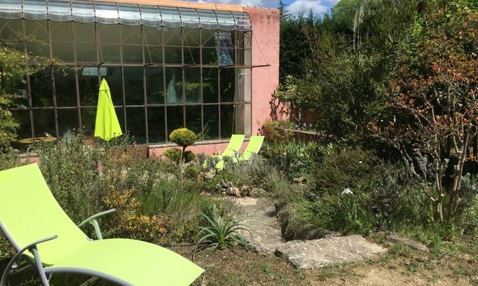 Lagnes House | Ecolodge "Au Fil de l'Eau". Swimming pool in inner garden. Near Isle/Sorgue.