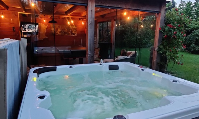 Tilburg Apartment | Ecolodge Tilburg- Swimmingpool-jacuzzi-ensuite privat sauna- beautifull garden-