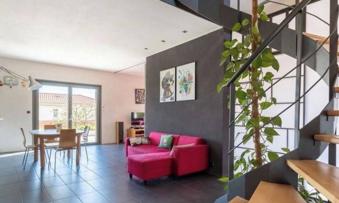 Ceyrat House | Ecological villa between thermal baths and volcanoes; wellness treatments available.