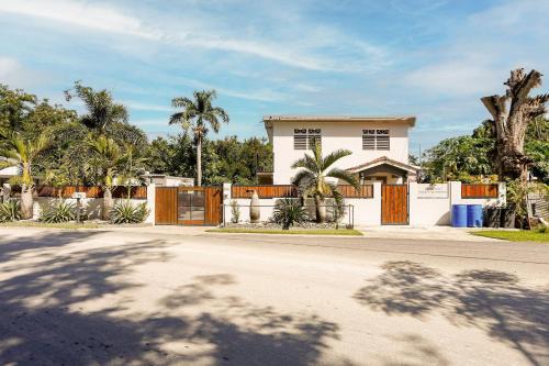 Monte Grande House | EcoMar Rentals Casa:, Naturaleza, Piscina & Playa
