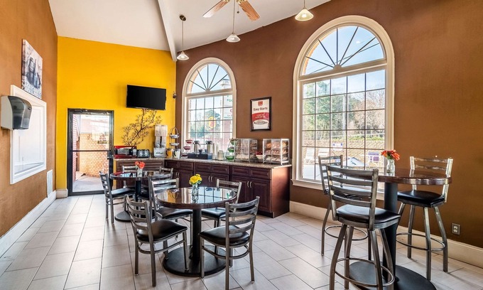 Acworth Hotel | Econo Lodge Acworth East