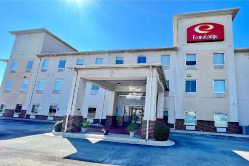 Augusta Cabin | Econo Lodge Augusta West near Fort Eisenhower