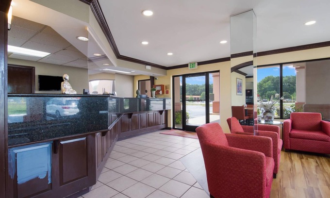 Gold Rock Hotel | Econo Lodge Battleboro - Rocky Mount I-95