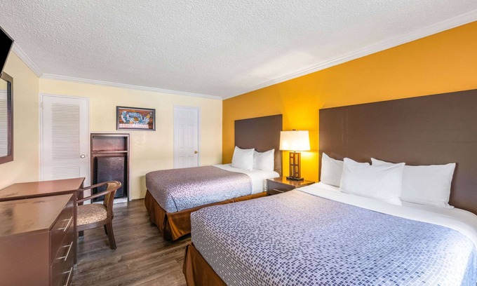 Atlantic City Hotel | Econo Lodge Beach and Boardwalk
