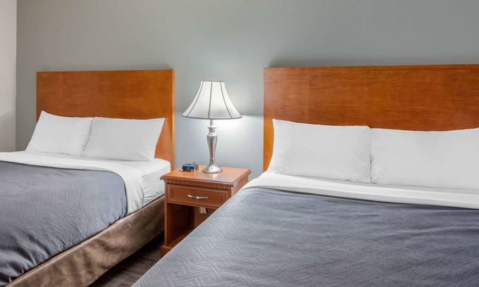 Regina Hotel | Econo Lodge