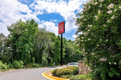 Toddville Road Cabin | Econo Lodge Charlotte Airport