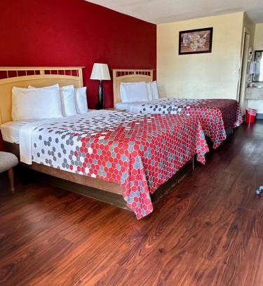 Christiansburg Cabin | Econo Lodge Christiansburg-Blacksburg I-81