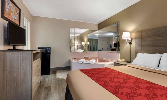 DeWitt Hotel | Econo Lodge Dewitt I-90