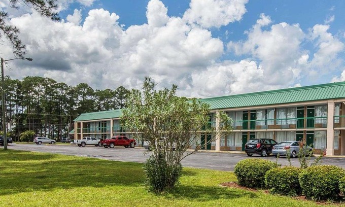 Douglas Cabin | Econo Lodge Douglas