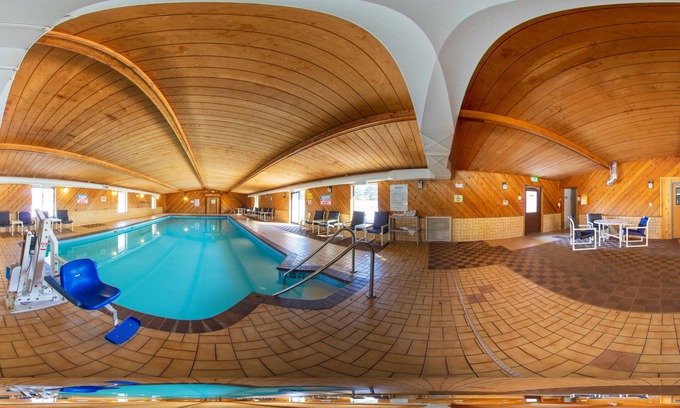 Wisconsin Dells Hotel | Econo Lodge Inn & Suites