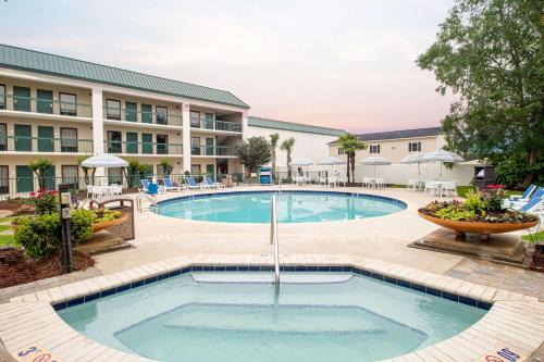 Foley Hotel | Econo Lodge Inn & Suites Foley-North Gulf Shores