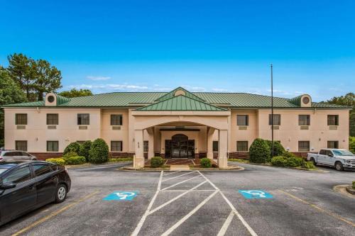 Marietta Hotel | Econo Lodge Inn & Suites Marietta near Dobbins ARB